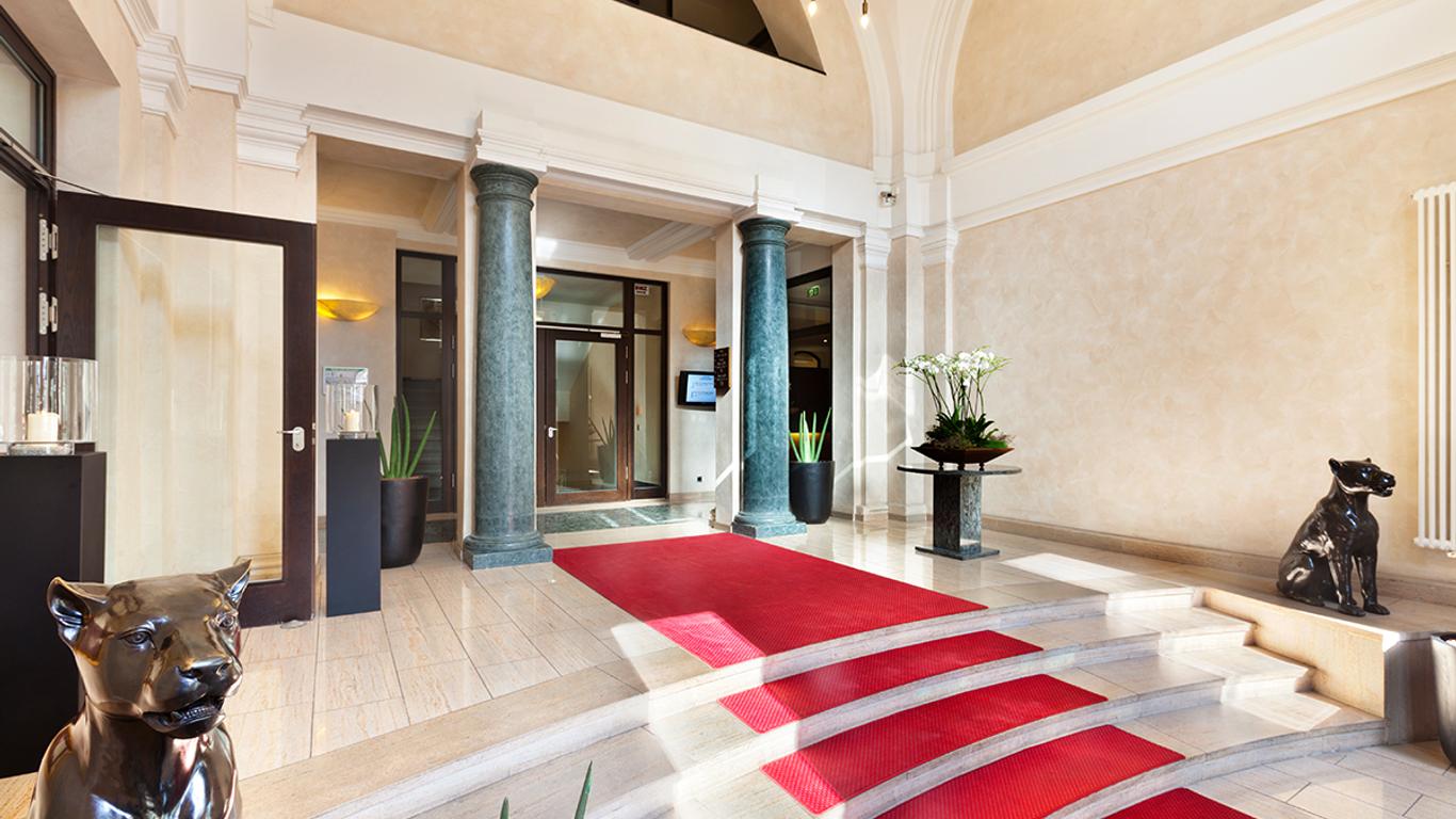 Metropolitan Hotel by Flemings